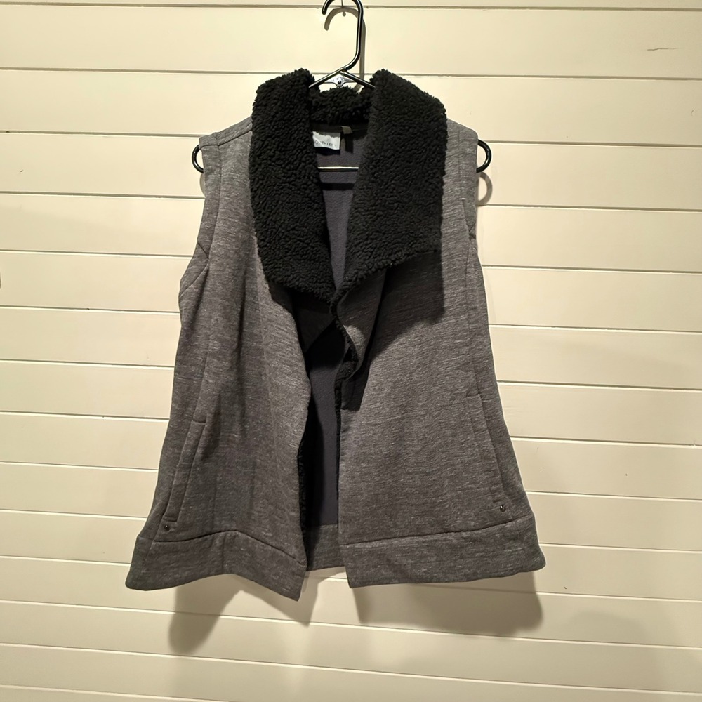 Athleta Women Gray Sherpa Faux Fur Collar Open Front Drape Fleece Vest Small